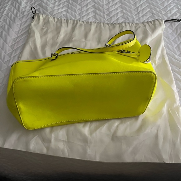 Neon green-yellow Michael Kors bag in outstanding used condition - Picture 2 of 9